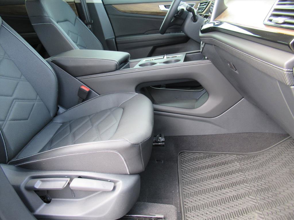 Used 2025 Volkswagen Atlas SE image 10