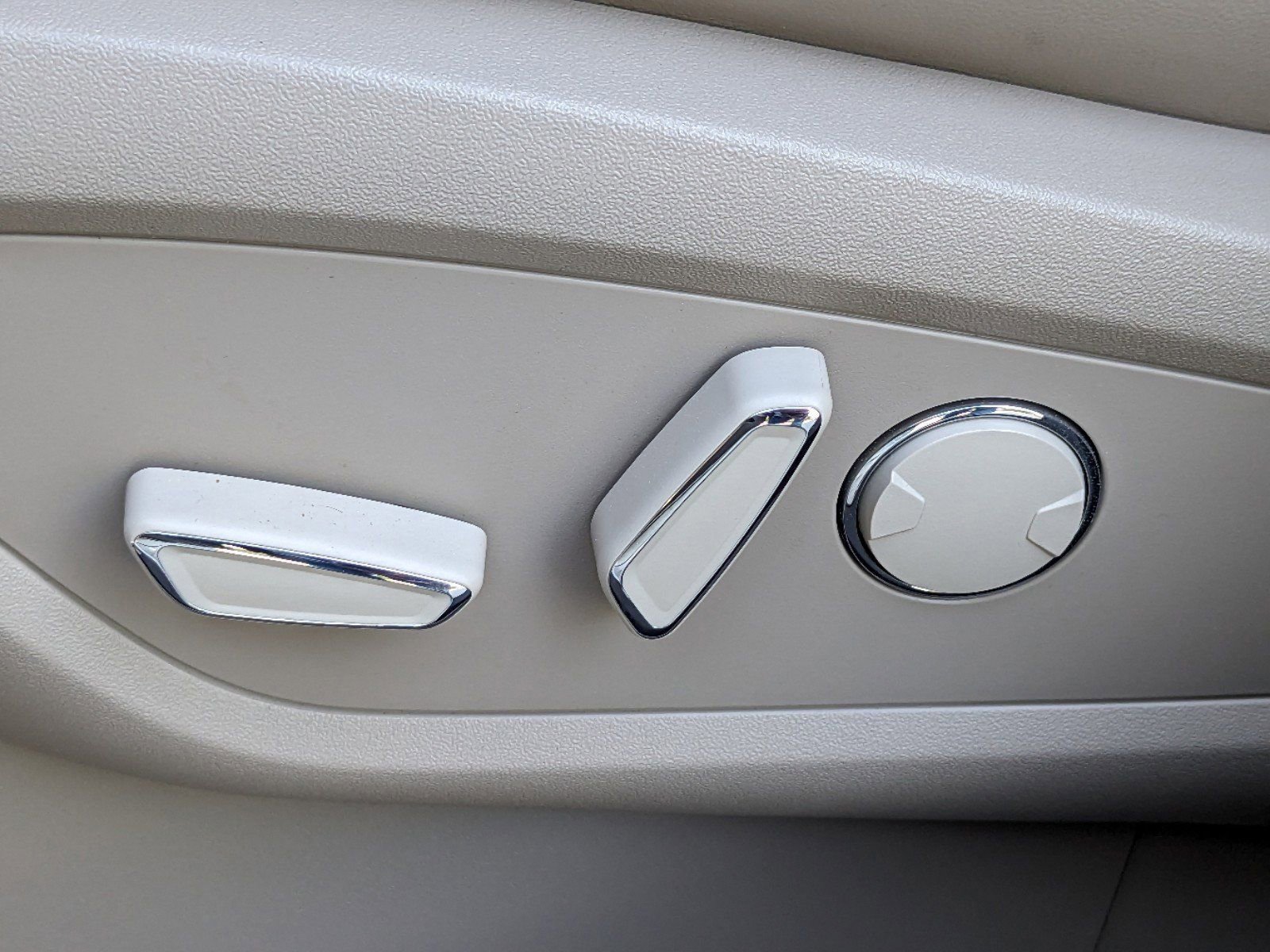 Certified 2023 Lincoln Nautilus Reserve w/ Equipment Group 201A image 22