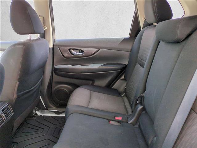 Used 2019 Nissan Rogue SV FWD image 18
