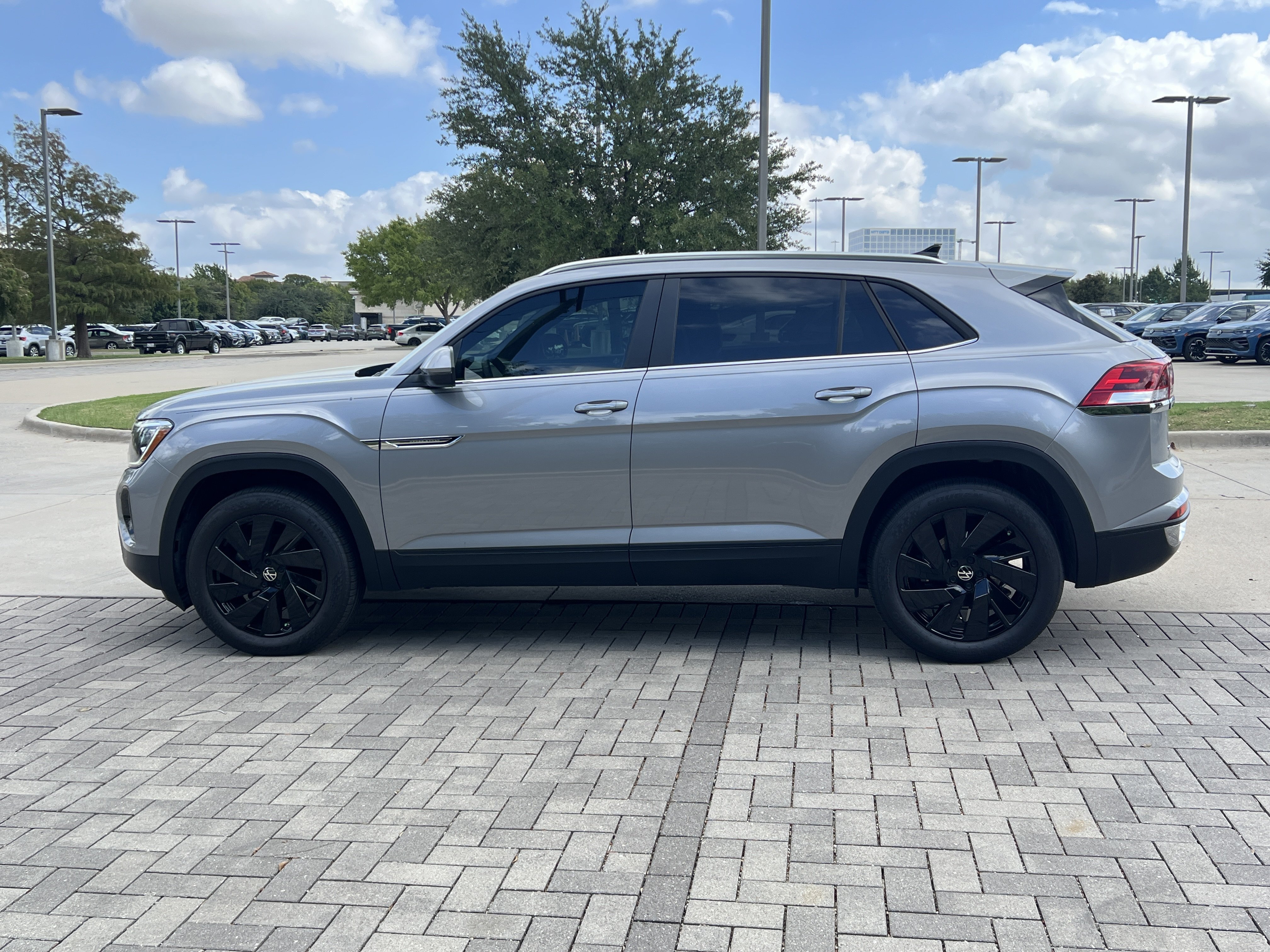 Certified 2026 Volkswagen Atlas Cross Sport SE FWD image 6