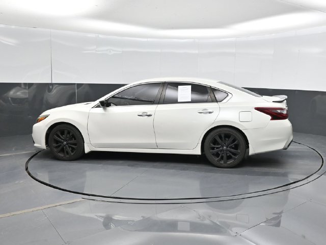 Used 2017 Nissan Altima 2.5 SR w/ Midnight Edition Package FWD image 10