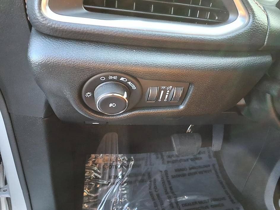 Used 2026 Chrysler Pacifica Pinnacle FWD image 13