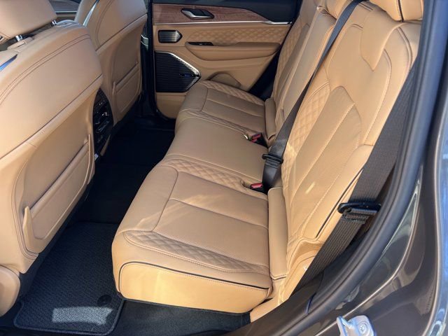 New 2025 Jeep Grand Cherokee Summit image 16