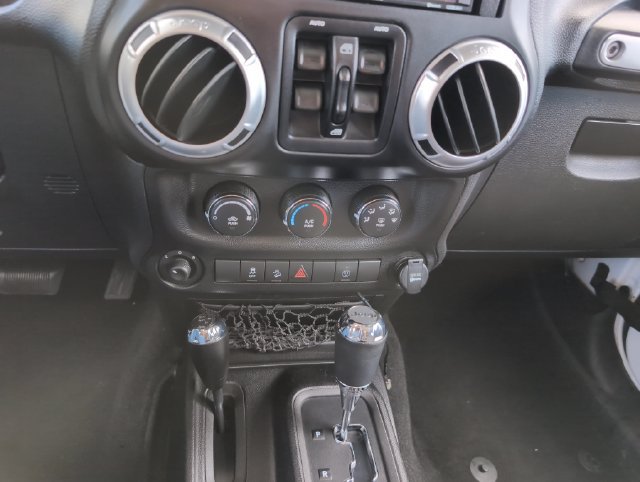 Used 2014 Jeep Wrangler Unlimited Sahara w/ Max Tow Package AWD/4WD image 24