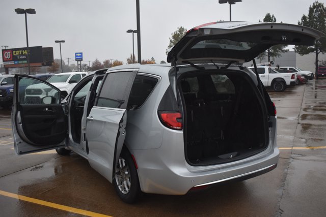New 2026 Chrysler Pacifica Select image 17