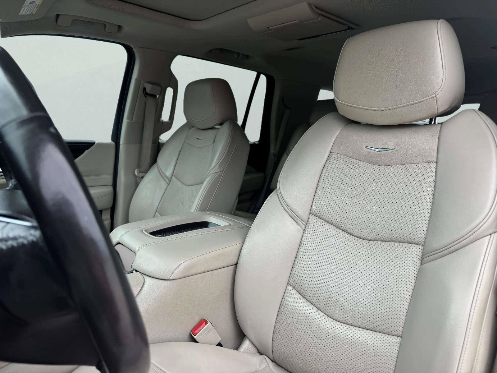 Used 2020 Cadillac Escalade Premium Luxury AWD/4WD image 20