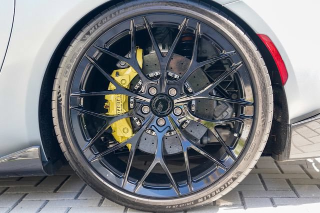 Used 2018 Ferrari 812 Superfast RWD image 16