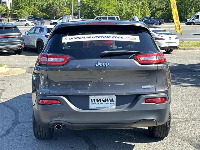 Used 2015 Jeep Cherokee Latitude w/ Cold Weather Group FWD image 4