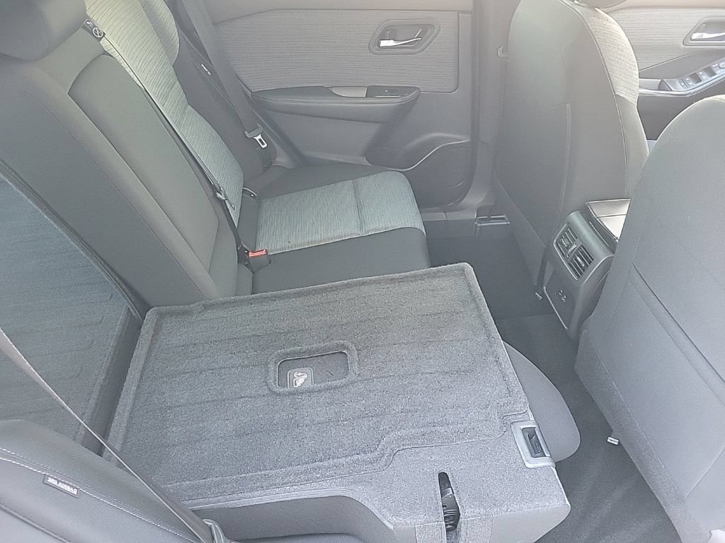Used 2023 Nissan Rogue SV AWD/4WD image 15