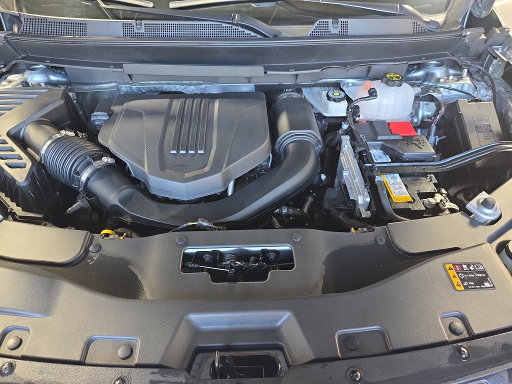 Used 2024 Chevrolet Traverse LT w/ LPO, Floor Liner Package AWD/4WD image 32