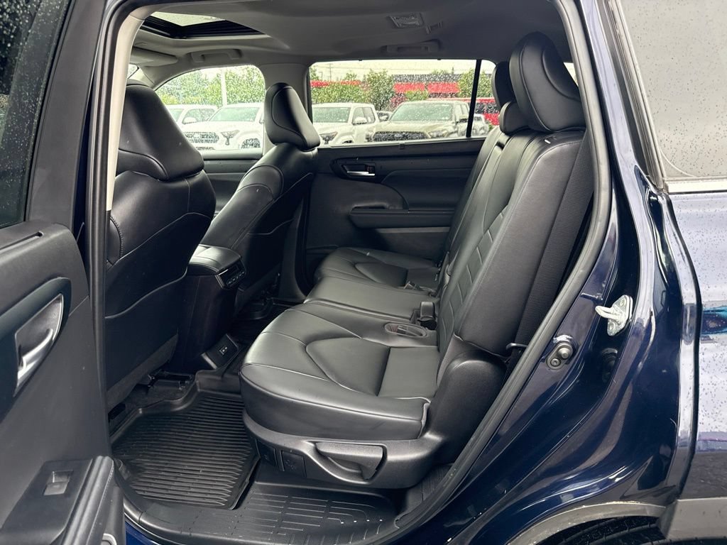 Used 2023 Toyota Highlander XLE FWD image 10