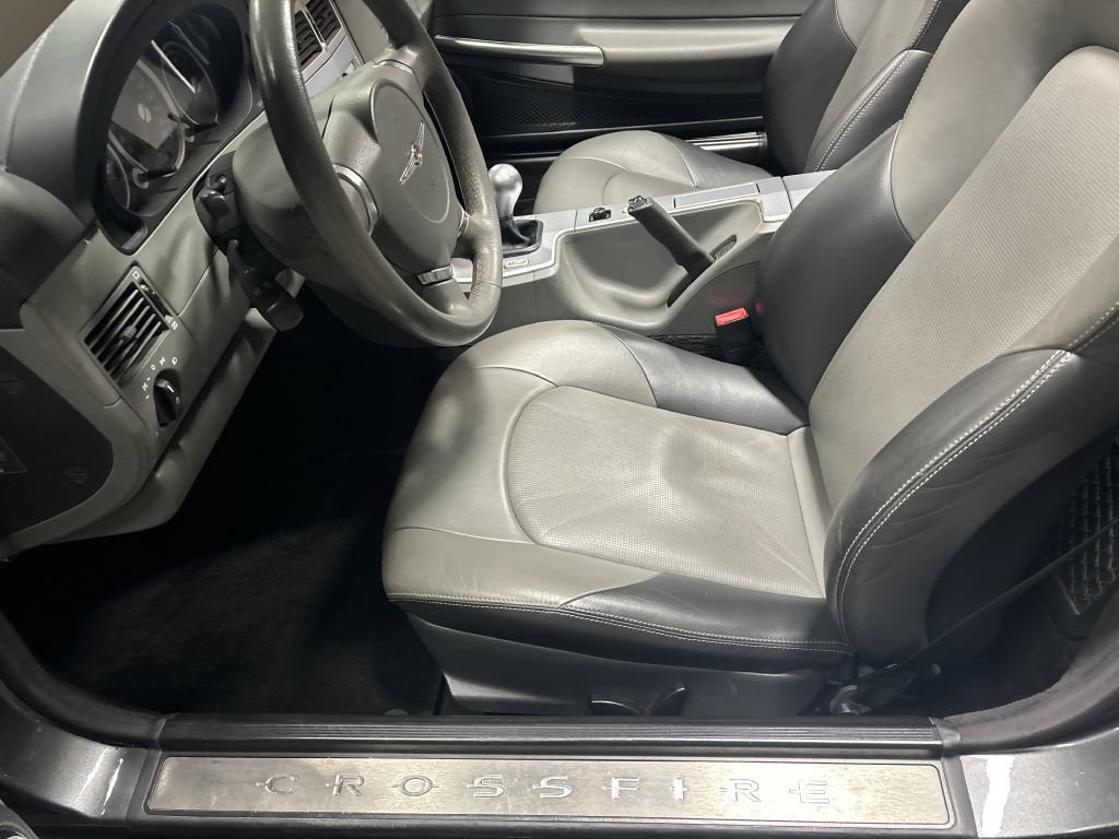 Used 2005 Chrysler Crossfire Limited RWD image 43