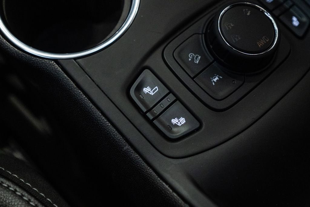 Used 2024 GMC Terrain SLT AWD/4WD image 32