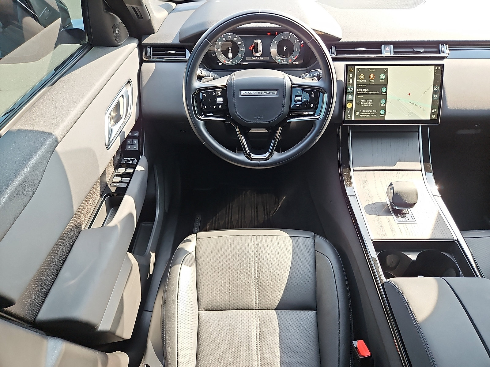 Used 2025 Land Rover Range Rover Velar Dynamic SE AWD/4WD image 11