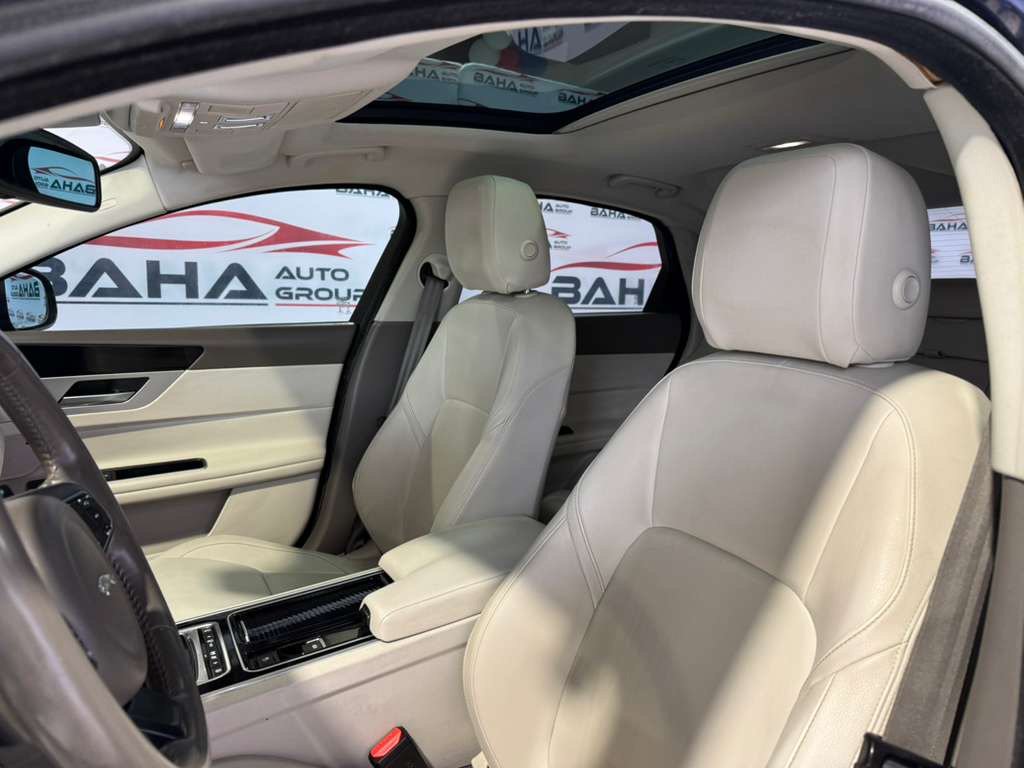 Used 2018 Jaguar XF Premium AWD/4WD image 29
