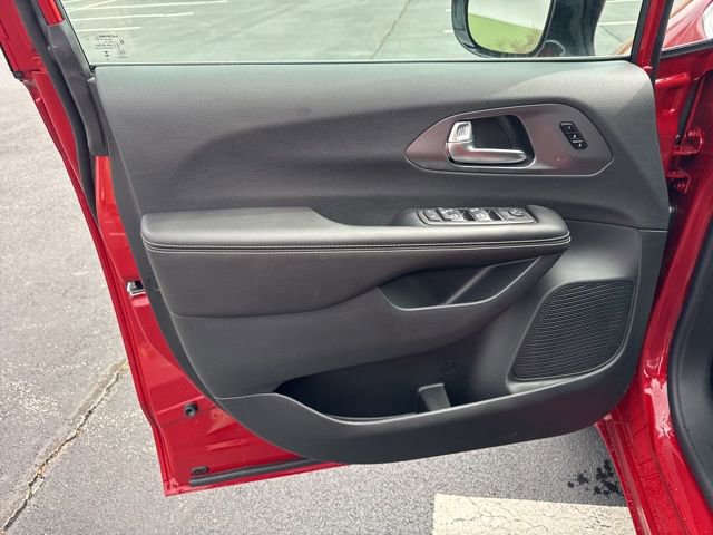 New 2026 Chrysler Pacifica Select image 14