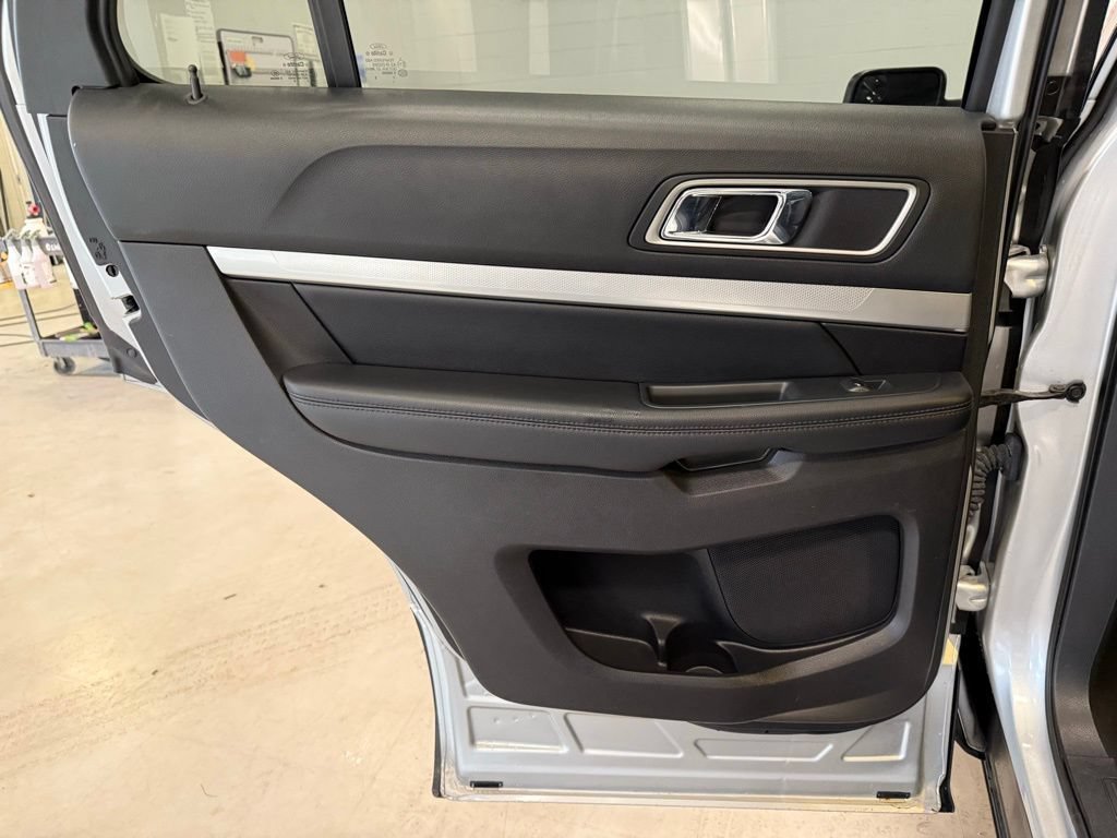 Used 2017 Ford Explorer XLT FWD image 16