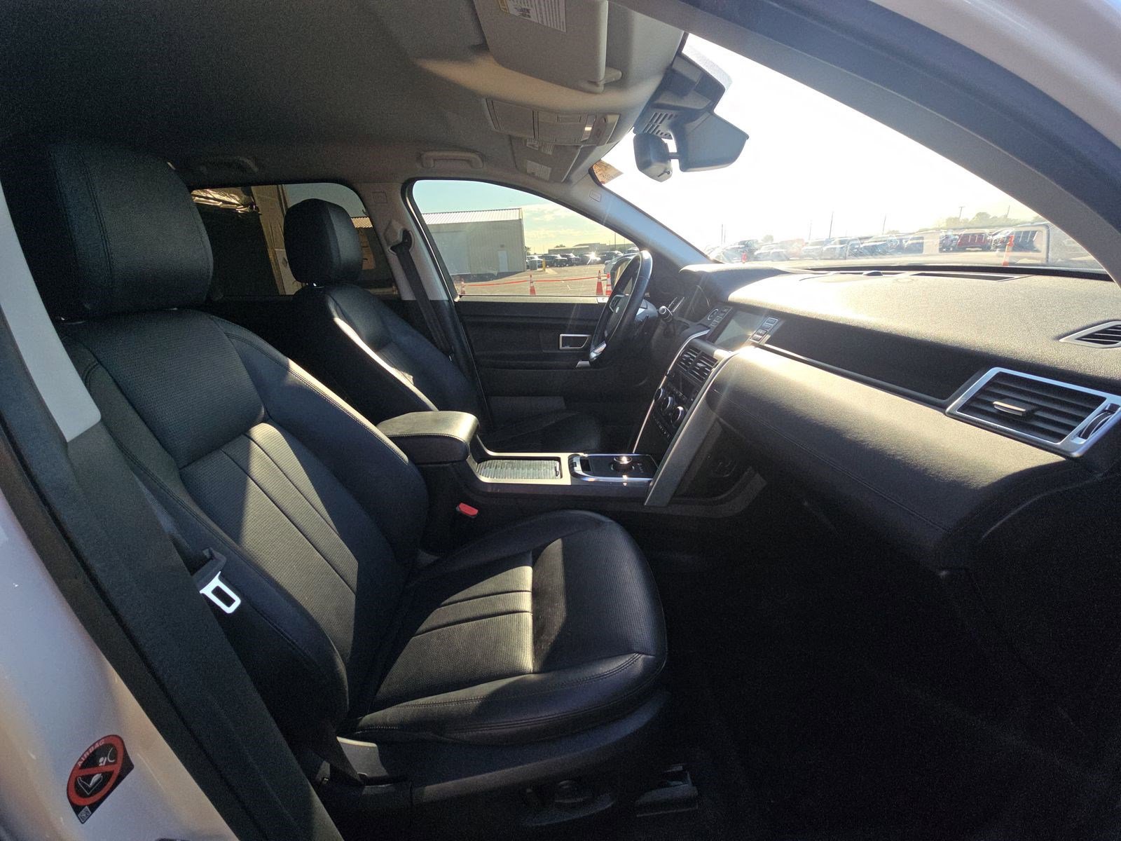 Used 2019 Land Rover Discovery Sport SE image 17