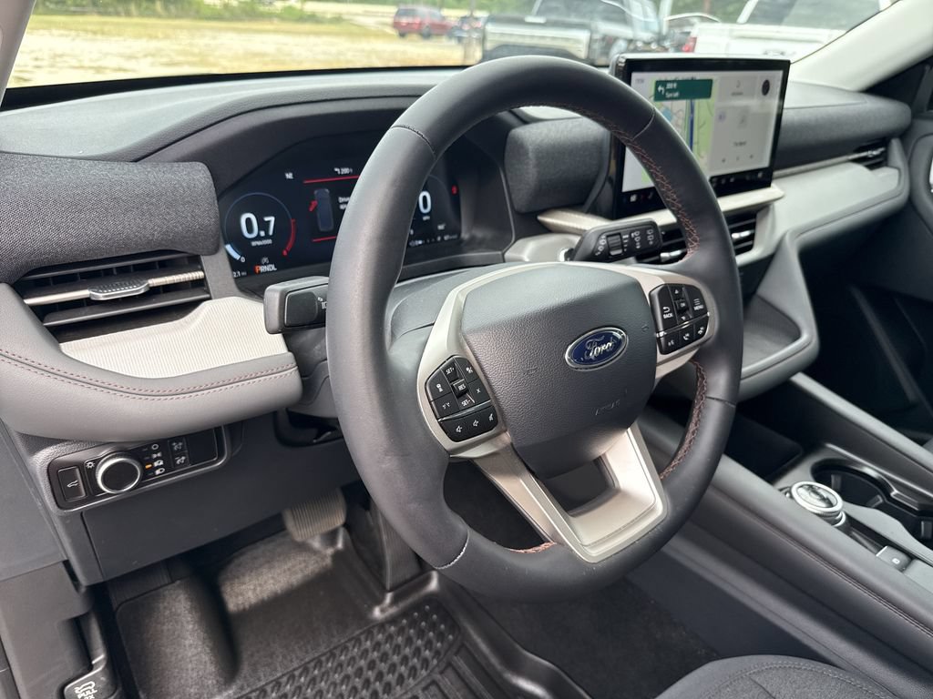 Used 2026 Ford Explorer Active RWD image 13