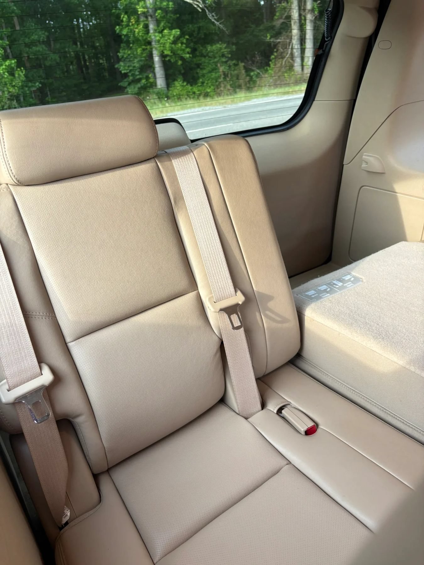 Used 2011 Cadillac Escalade Premium AWD/4WD image 25