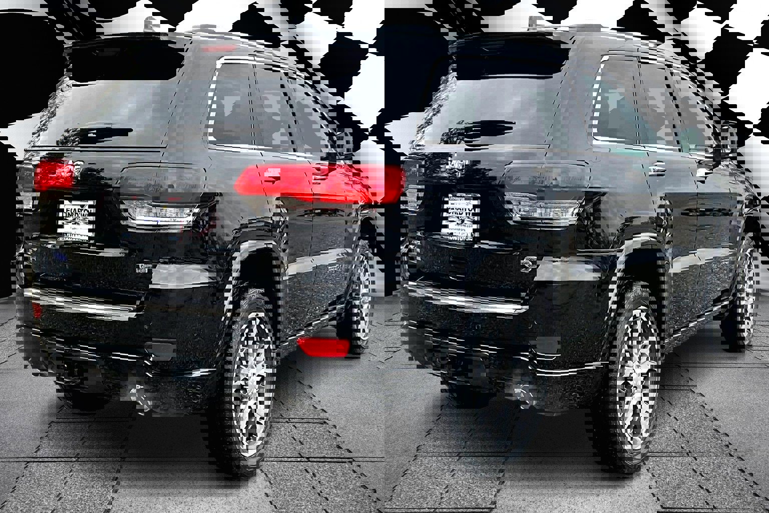 Used 2019 Jeep Grand Cherokee Overland image 2