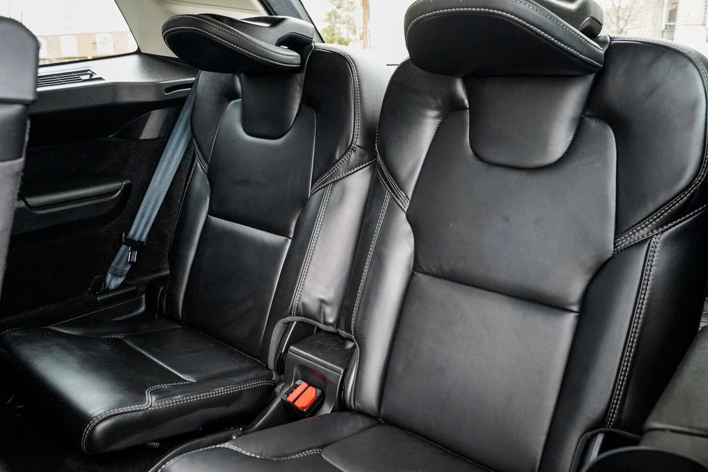 Used 2024 Volvo XC90 T8 Ultimate w/ Lounge Package image 19