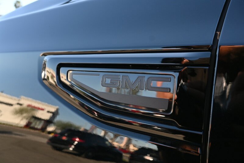 Used 2022 GMC Yukon SLE AWD/4WD image 15