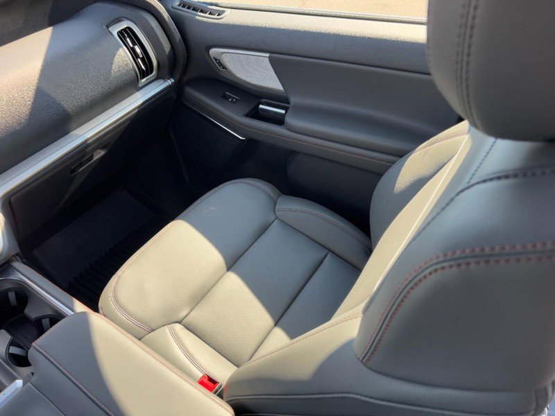 New 2025 Ford Expedition Active image 11