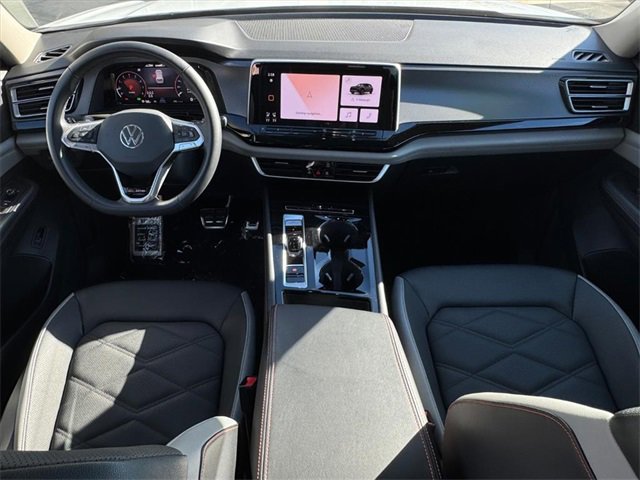 Used 2024 Volkswagen Atlas Peak Edition SE image 4