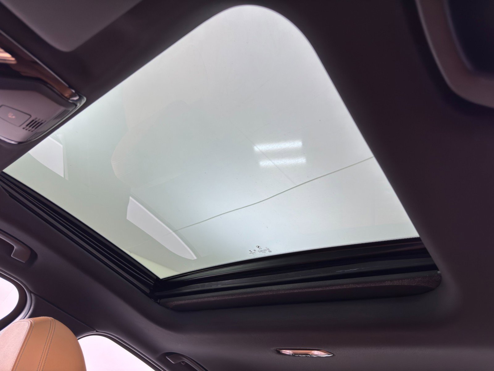 Used 2020 BMW 330i xDrive Sedan w/ Premium Package image 10