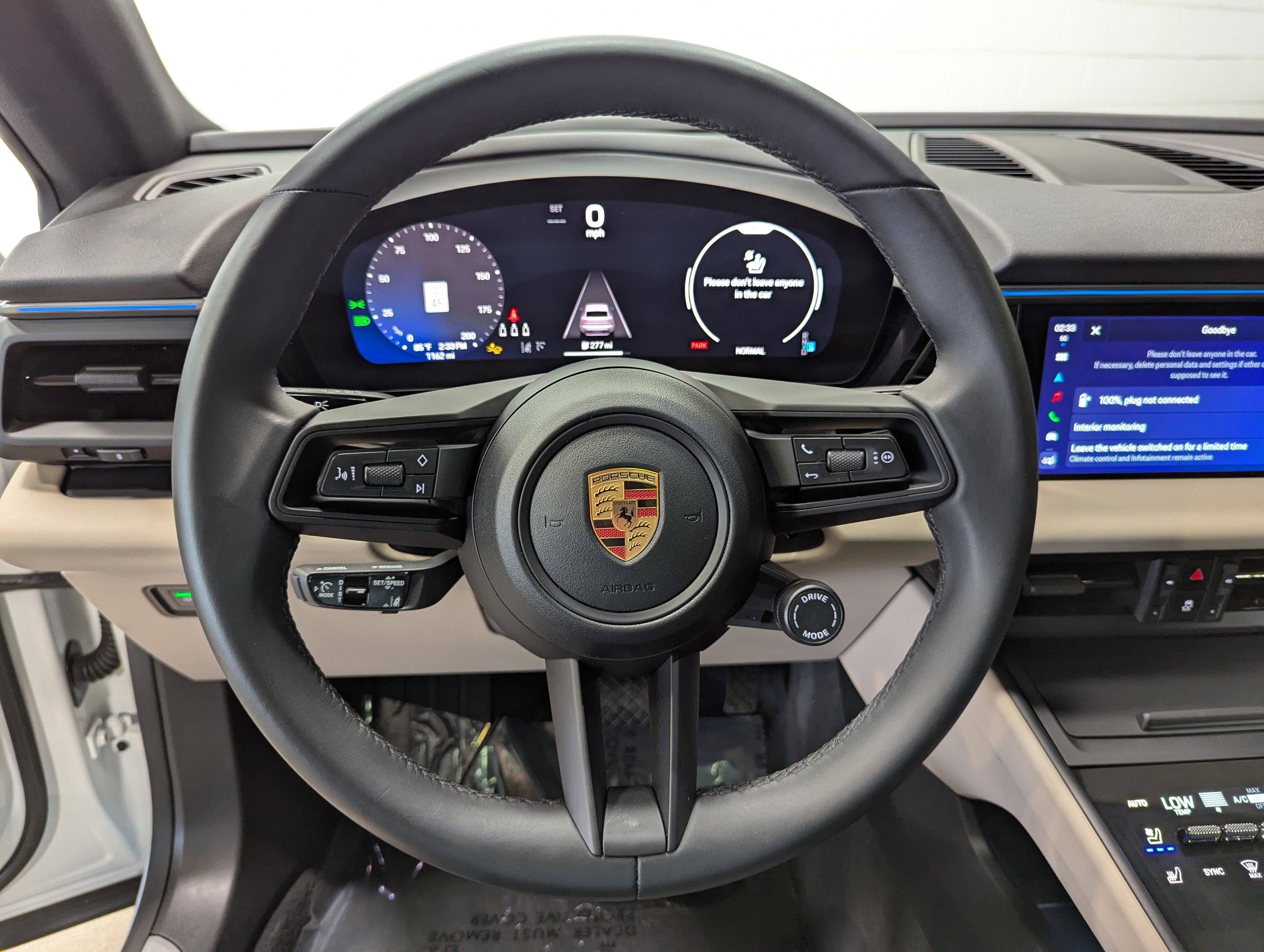 Certified 2025 Porsche Macan 4 Electric image 36