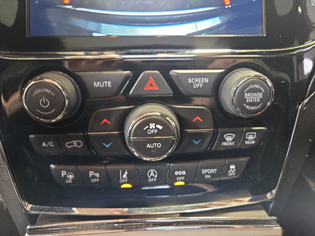 Used 2019 Jeep Grand Cherokee Limited w/ Luxury Group II AWD/4WD image 26