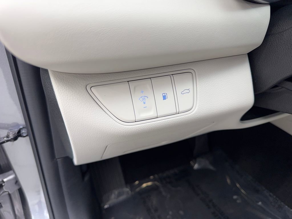 Used 2025 Genesis G70 2.5T image 55