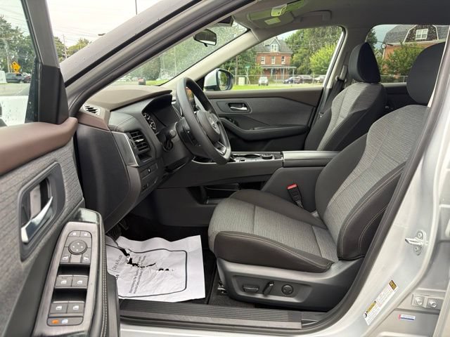 Used 2023 Nissan Rogue SV AWD/4WD image 13