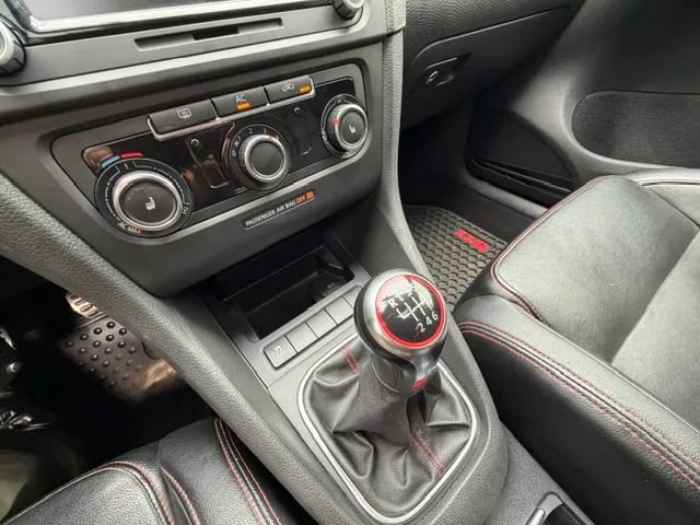 Used 2011 Volkswagen Golf 4-Door FWD image 20