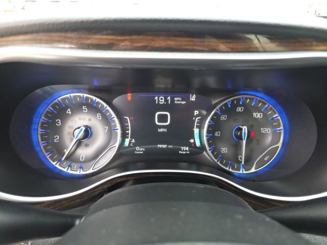 Used 2023 Chrysler Pacifica Limited FWD image 28
