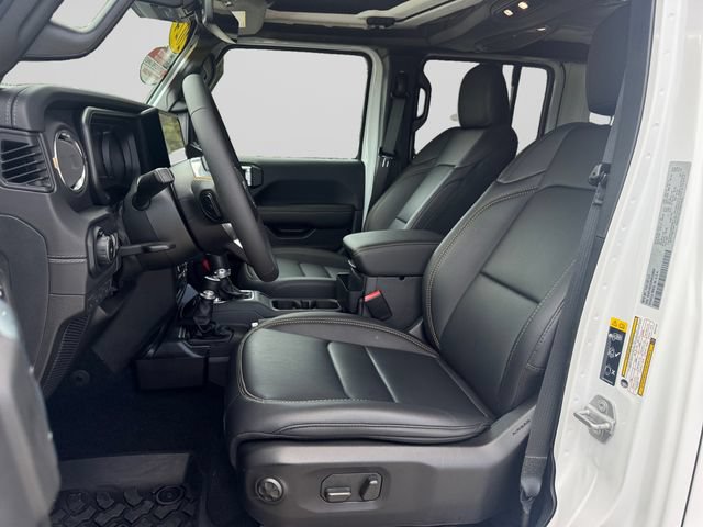 Used 2024 Jeep Wrangler Unlimited Sahara w/ Technology Group AWD/4WD image 10