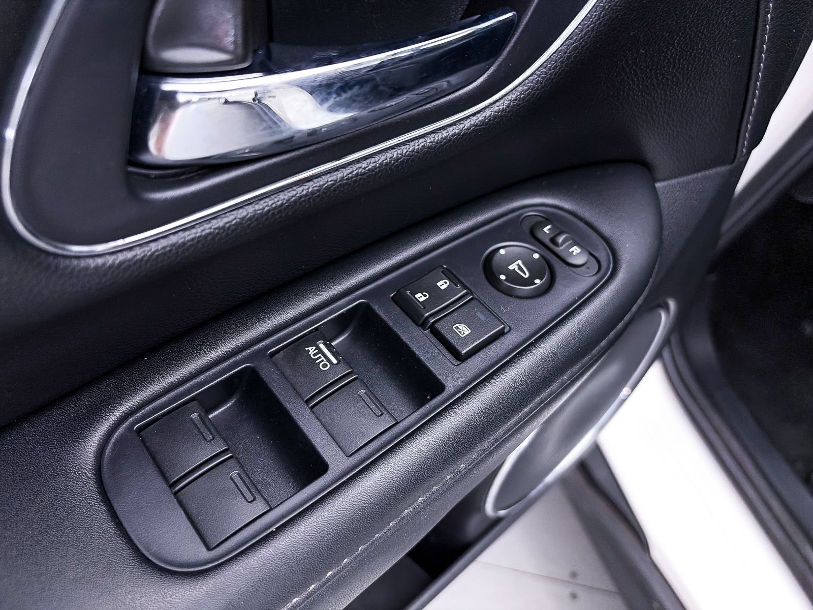 Used 2019 Honda HR-V EX-L image 17