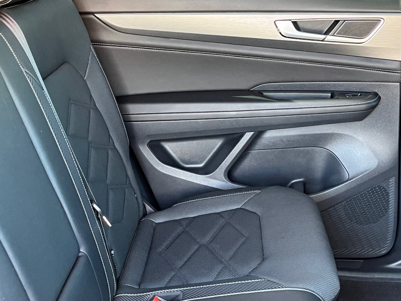 Used 2025 Volkswagen Atlas Cross Sport SE FWD image 11