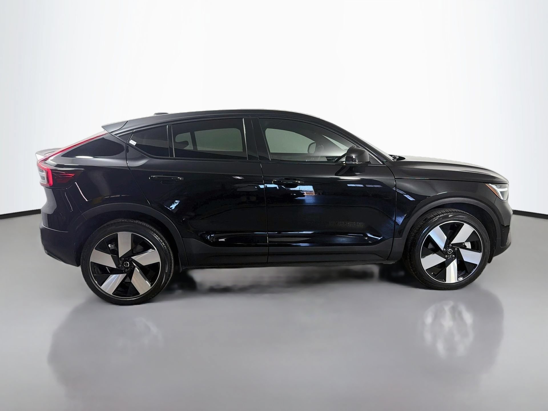 Used 2023 Volvo C40 P8 Recharge Ultimate AWD/4WD image 5