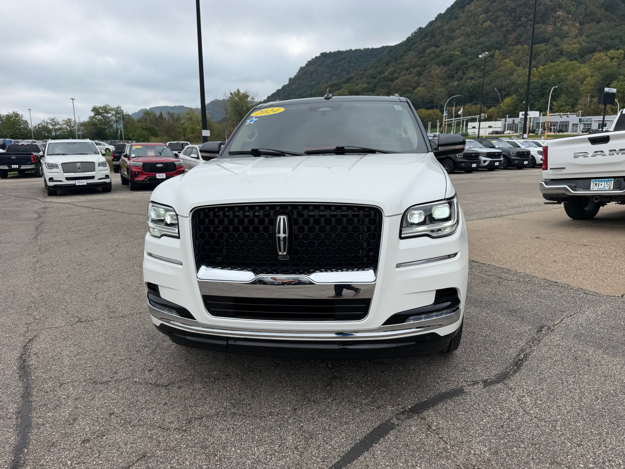 Used 2024 Lincoln Navigator L Black Label AWD/4WD image 2