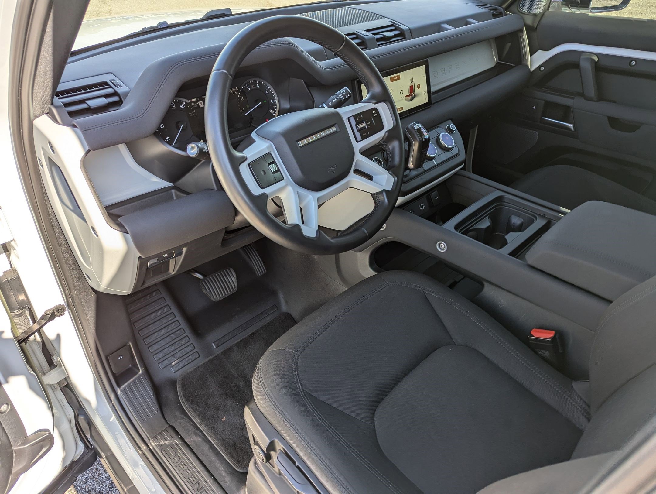 Used 2023 Land Rover Defender 110 image 4