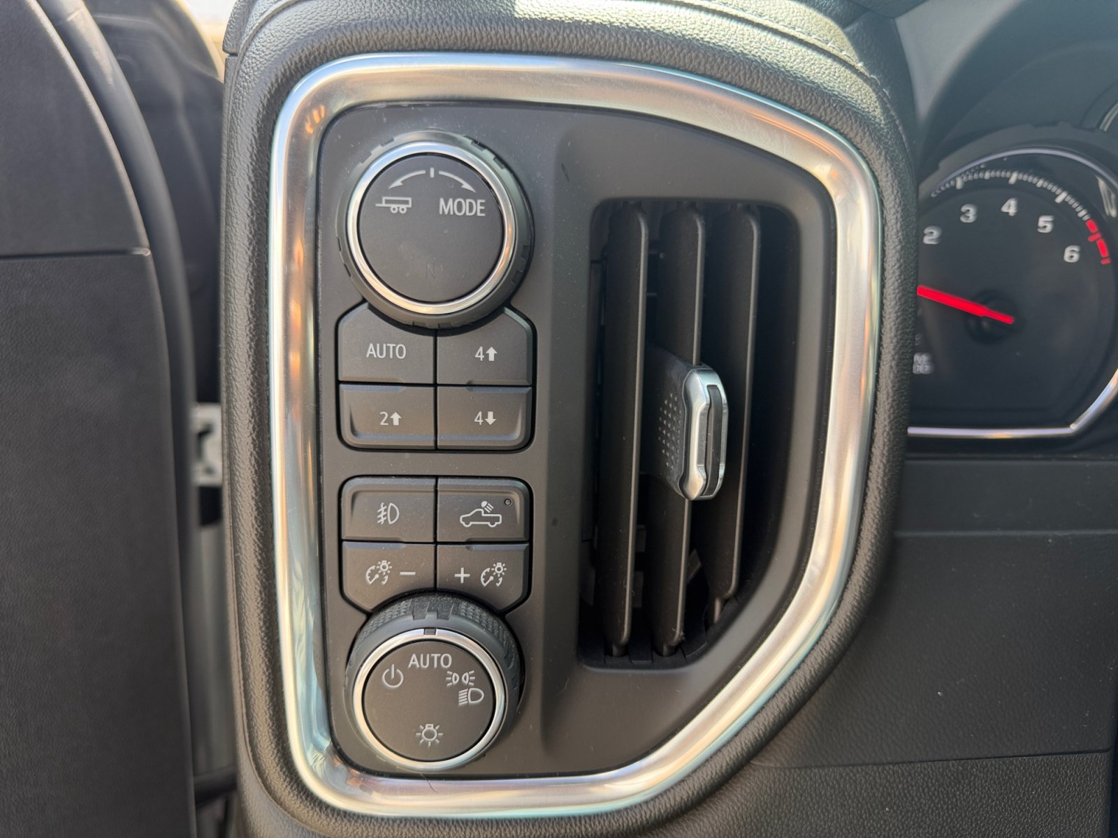 Used 2020 Chevrolet Silverado 1500 RST w/ Texas Edition AWD/4WD image 22