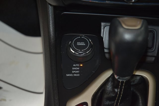 Used 2018 Jeep Cherokee Limited w/ Technology Group image 32