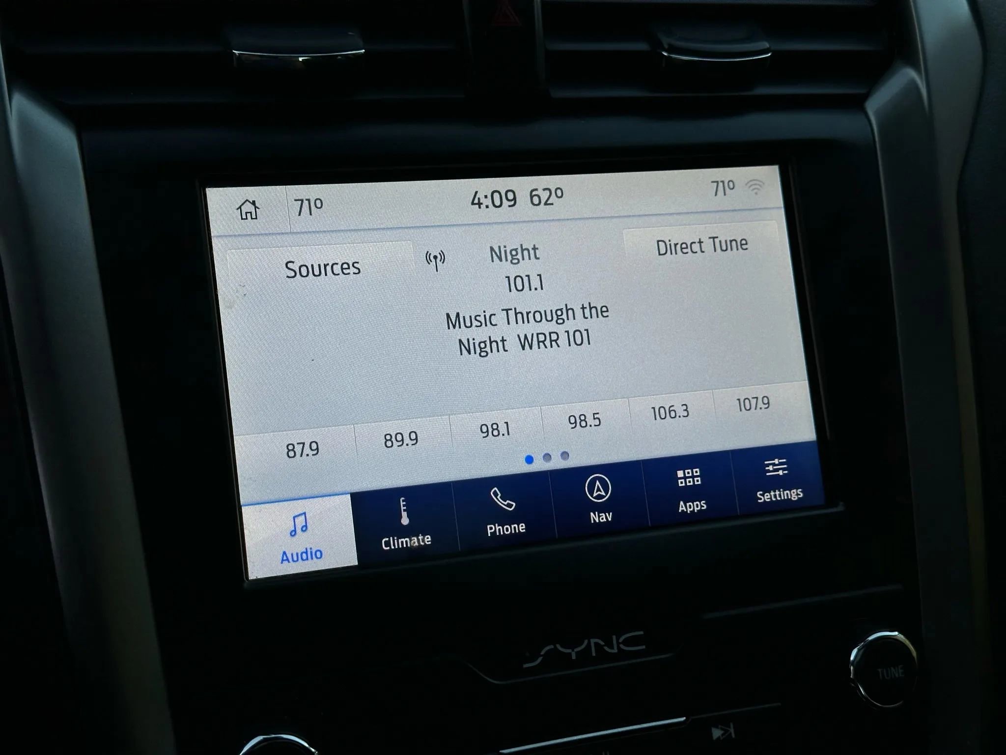 Used 2020 Ford Fusion SE image 32