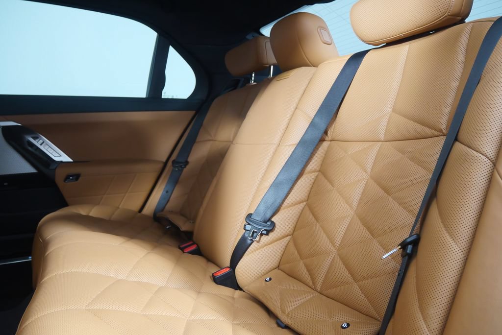 Used 2025 BMW 740i RWD image 14