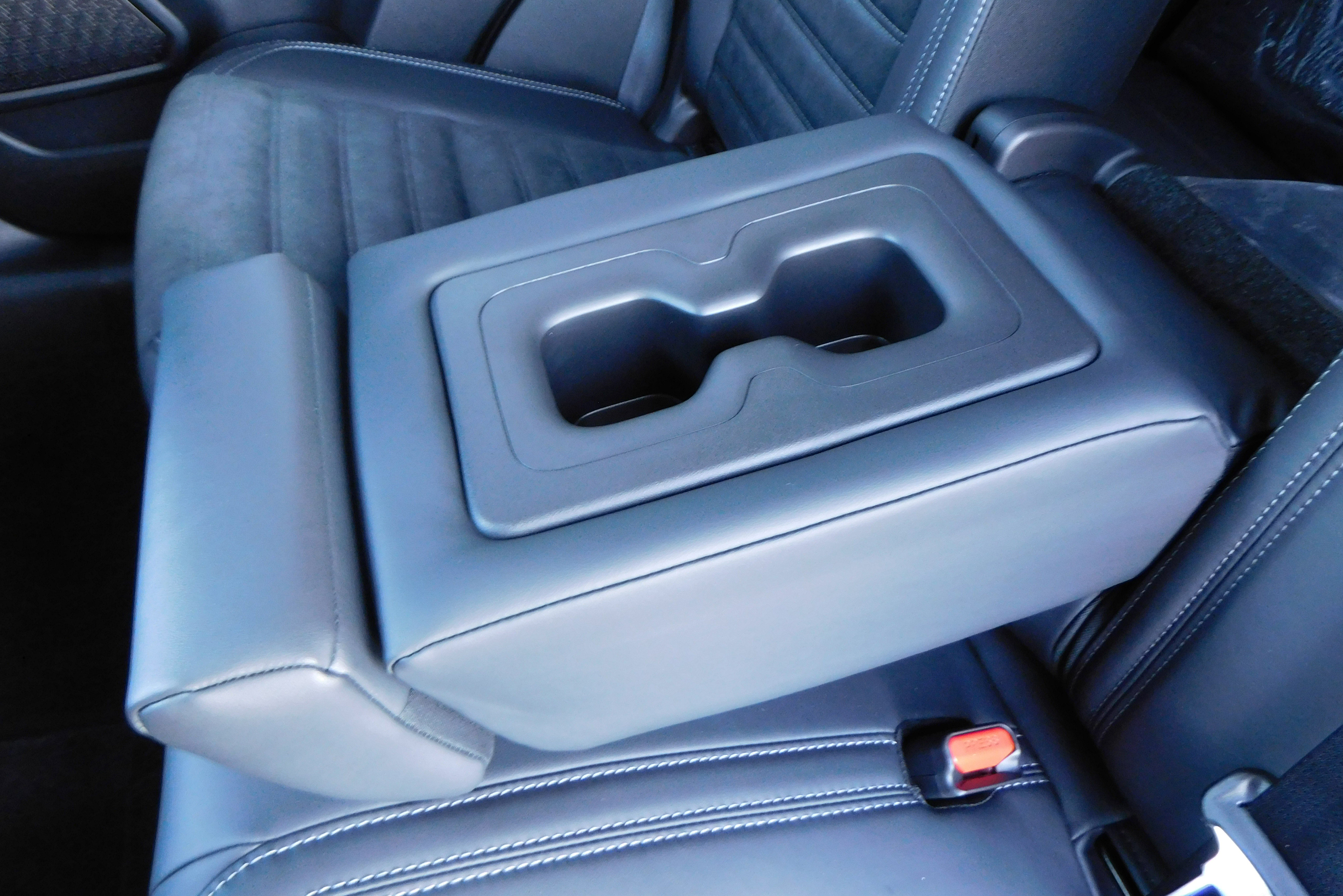 Used 2025 Mitsubishi Outlander SE image 32