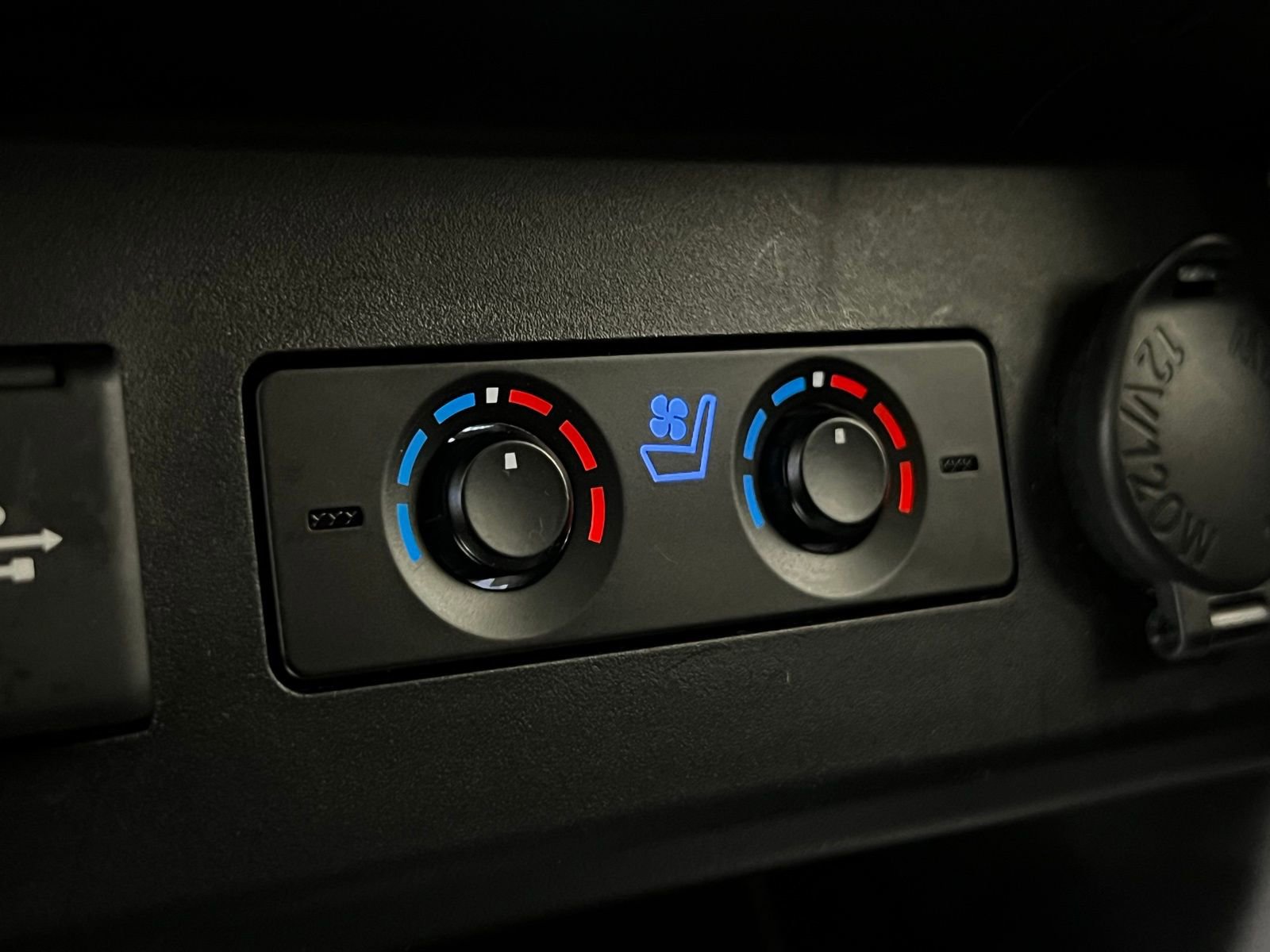 Used 2022 Toyota 4Runner Limited image 21