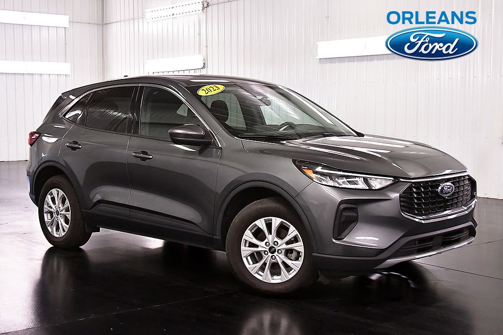 Used 2023 Ford Escape Active w/ Tech Pack #2 AWD/4WD image 1