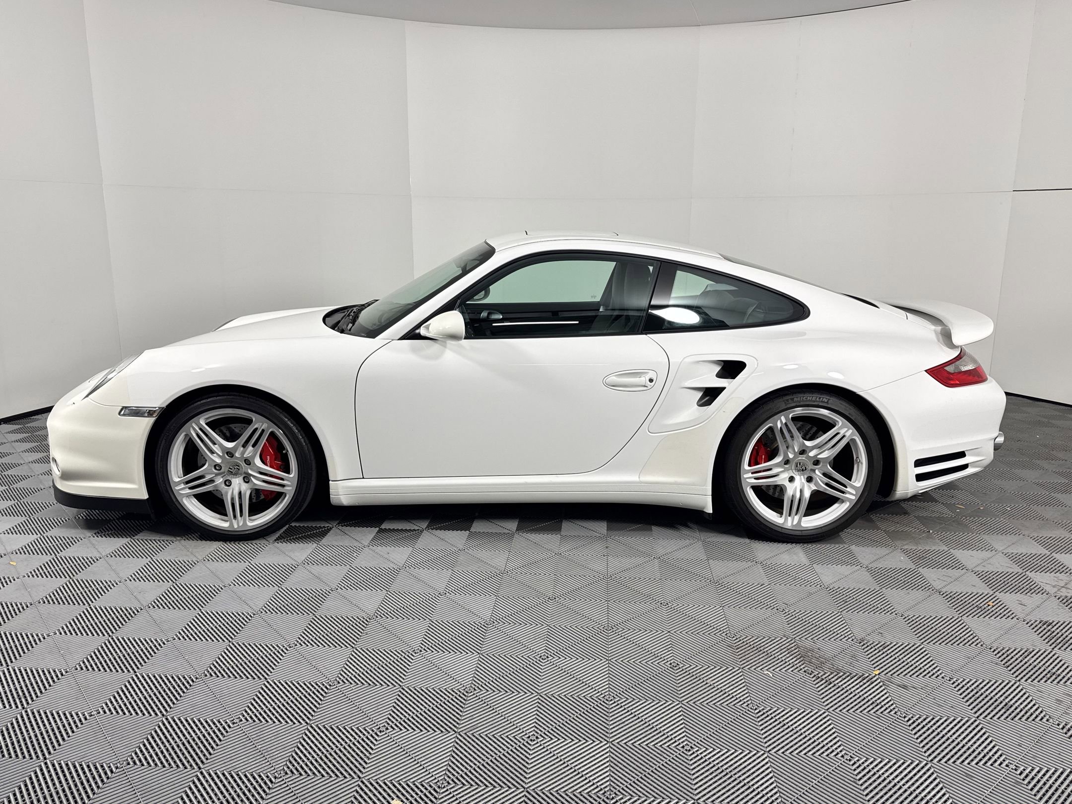 Used 2007 Porsche 911 Turbo AWD/4WD image 2